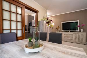 Μια τηλεόραση ή/και κέντρο ψυχαγωγίας στο SARDINIA RE - Shabby Apartment