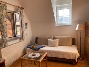 Posezení v ubytování Landhaus Bender Ferienwohnung mit Terrasse und Garten