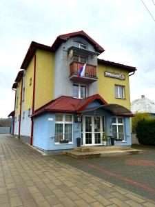 The building in which a vendégházakat is located