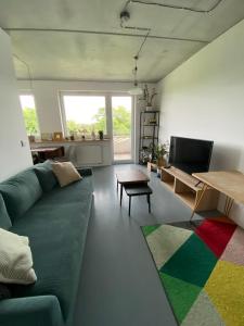 Μια τηλεόραση ή/και κέντρο ψυχαγωγίας στο Apartment w stylu loft