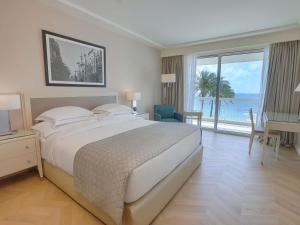 Ein Bett oder Betten in einem Zimmer der Unterkunft Mövenpick Hotel Beirut