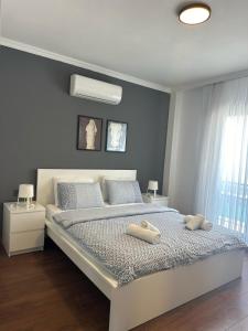 Postel nebo postele na pokoji v ubytování 300m to Beach 2 Bedroom Garden Floor Flat with Pool A1 - Yeni Dünya Bodrum