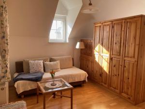 Posezení v ubytování Landhaus Bender Ferienwohnung mit Terrasse und Garten