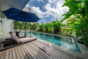 Bazén v ubytování Chiama Sun - Berawa Best-Kept Secret - Luxury 4BR Villa with Pool, BBQ - Fast Wi-Fi nebo v jeho okolí