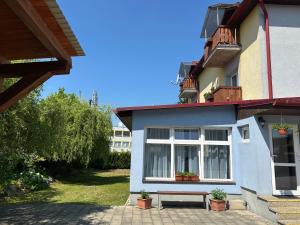 The building in which a vendégházakat is located