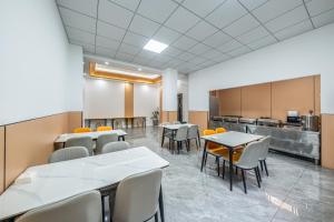 Restaurace v ubytování 万象海尔国际大酒店 瓦岱机场店提前预约免费接送机