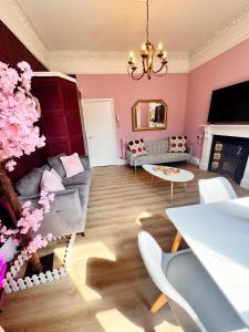 Μια τηλεόραση ή/και κέντρο ψυχαγωγίας στο TOP OFFER Luxury Chic & Central