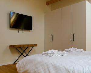 Un televizor și/sau centru de divertisment la Nadesa - Mountain View Villas
