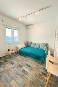 イウトラにあるAlos Seafront Gem - Loutra Seaview Escapeのギャラリーの写真