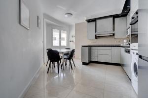 Kuchyňa alebo kuchynka v ubytovaní Apartamento Ulia by SanSe Holidays