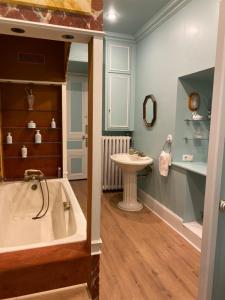 Phòng tắm tại Château de Blot