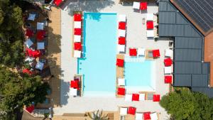 Bazén v ubytování Hotel Pelegrin Plava Laguna nebo v jeho okolí