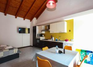 Photo de la galerie de l'établissement Casa Vacanze Cico - centro Omegna, à Omegna
