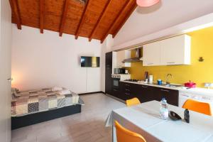 Photo de la galerie de l'établissement Casa Vacanze Cico - centro Omegna, à Omegna 10 autres photos
