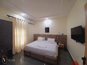 TV a/nebo společenská místnost v ubytování Victia Suite and Lounge