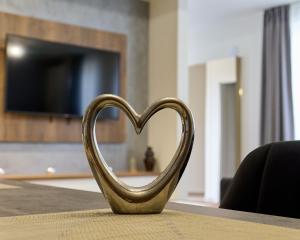 Un televizor și/sau centru de divertisment la Nadesa - Mountain View Villas