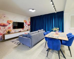 Un televizor și/sau centru de divertisment la Nadesa - Mountain View Villas