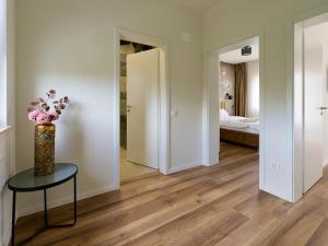 Un pat sau paturi într-o cameră la Nadesa - Mountain View Villas