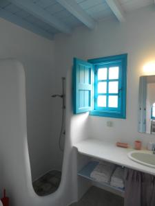 A bathroom at Belogna Ikons