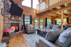 Istumisnurk majutusasutuses 100 Guests Blackthorn: Sister Smokies Homes Luxury Mountain Retreat