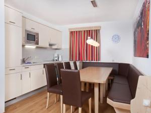 Kuchyň nebo kuchyňský kout v ubytování Apartment in Wald im Pinzgau with Swimming Pool and Views