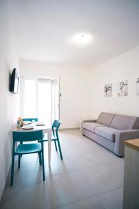 a living room with a table and a couch at Dal Monaco - casa blu in Castellana Grotte