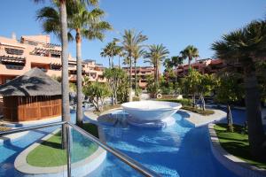 Bazén v ubytování Tranquil Beachfront Apartments Mar Azul Resort nebo v jeho okolí