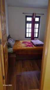 Katil atau katil-katil dalam bilik di Aditya homestay
