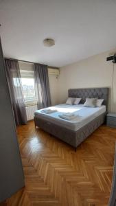 Una cama o camas en una habitación de ADEONA Apartments FREE PARKING