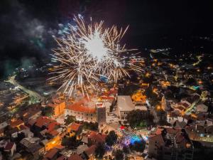 Výhľad na mesto Novi Vinodolski alebo výhľad na mesto priamo z apartmánu