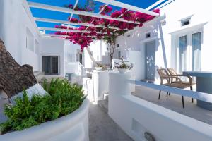 Uma varanda ou terraço em Flaskos Luxury Suites