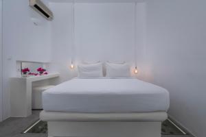 Cama ou camas em um quarto em Flaskos Luxury Suites