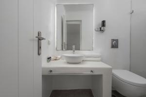 Um banheiro em Flaskos Luxury Suites