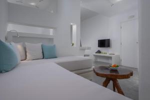 Cama ou camas em um quarto em Flaskos Luxury Suites