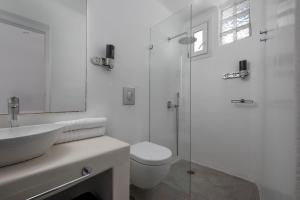 Um banheiro em Flaskos Luxury Suites
