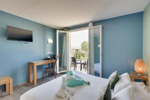 A bed or beds in a room at Kyriad Perpignan Sud
