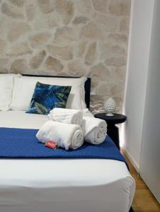 Postel nebo postele na pokoji v ubytování Lues Rooms