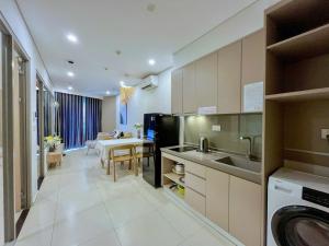 Kuchyň nebo kuchyňský kout v ubytování The Song Apartment 5 Stars Vung Tau - Căn Hộ The Sóng 5 Sao