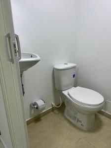 a bathroom with a toilet and a sink at Habitación cerca a la playa 104 in Cartagena de Indias