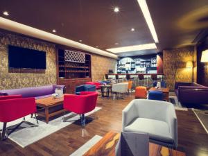 TV a/nebo společenská místnost v ubytování Mercure Tbilisi Old Town