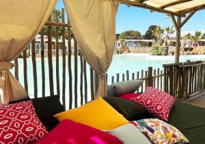 Balkón nebo terasa v ubytování Camping La Clape Village