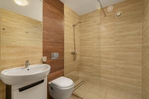 Koupelna v ubytování HoliApart Willa Stenga - Kącik zabaw dla dzieci, przyjazny czworonogom + 54 fotografií