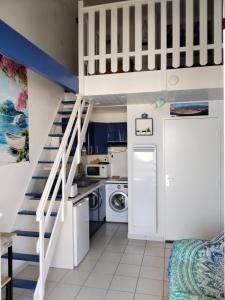 Kuchyň nebo kuchyňský kout v ubytování Appartement MALYA avec vue mer sur ponton de Port Leucate