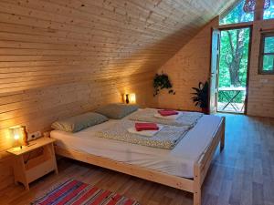Postel nebo postele na pokoji v ubytování Kerca Bio Farm