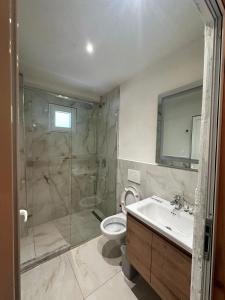 Kúpeľňa v ubytovaní Ronis Place