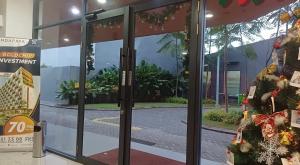 an open door of a store with a christmas display at Apartemen Bandaraya Tallasa City in Makassar