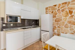 A kitchen or kitchenette at Hotel Aeollos