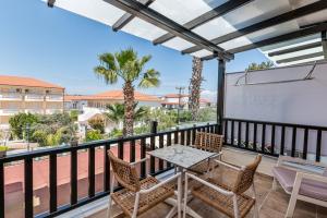 A balcony or terrace at Hotel Aeollos