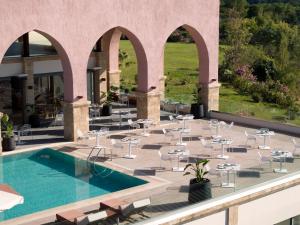 Bazén v ubytovaní Boutique 5 Hotel & Spa - Adults Only alebo v jeho blízkosti