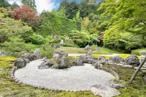 Garður fyrir utan 高野山 宿坊 総持院 -Koyasan Shukubo Sojiin-